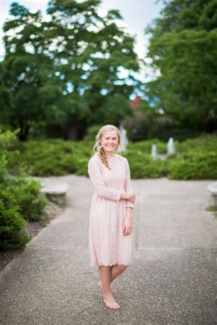 Barefoot Senior Portrait: Celebrating Milestones With Natural Elegance