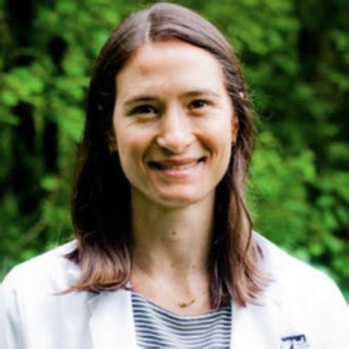 Expert Veterinarian: Stephanie Abrams, DVM