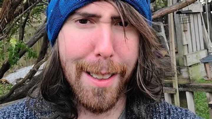 Unveiling The Age Of Asmongold: How Old Is He?