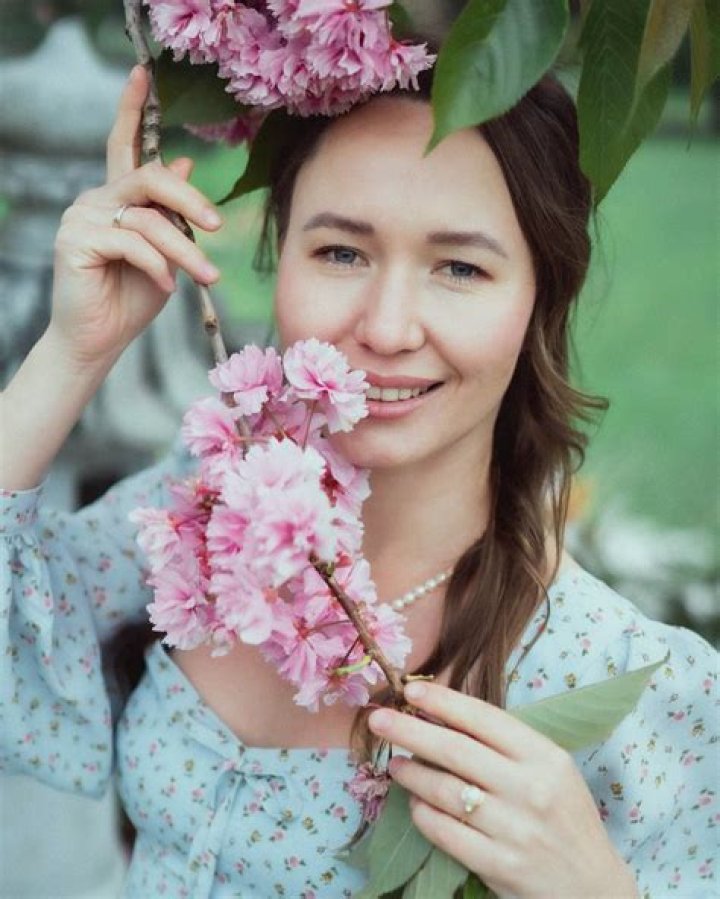 Unveiling The Allure Of Shiny Flowers Bely Belinda