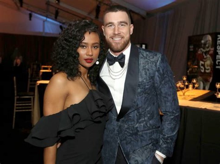 Unveiling The Enigma: Robert Sheehan's Girlfriend And Relationships