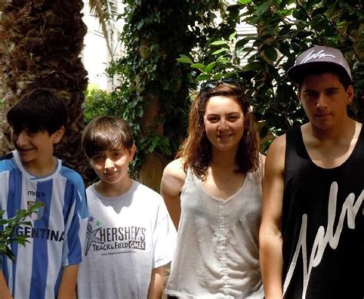 Unveiling The Family Ties: Does Noah Kahan Have Siblings?